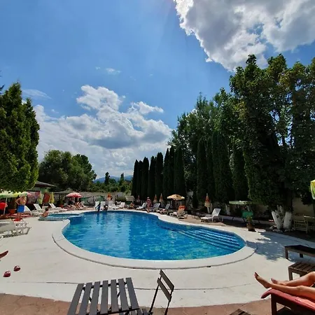Club 2008 Hotel *