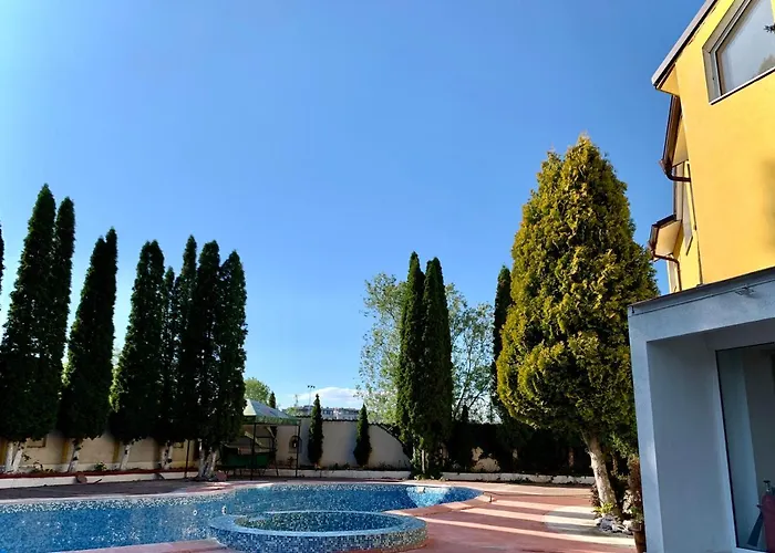 Отель Club 2008 *